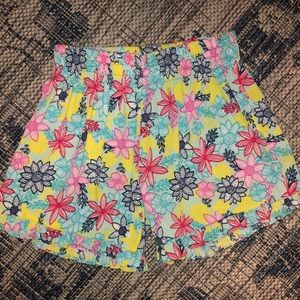 Floral shorts ❤️ Like to get offer for lower price&shipping or bundle&your offer